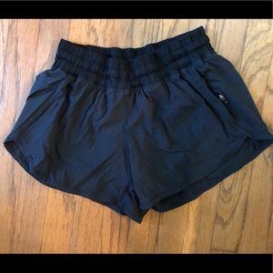 Lululemon black tracker shorts (size 6)